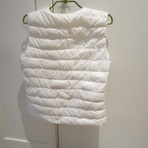 Vest - Picture 3 of 4